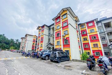 Astana Alam Apartment