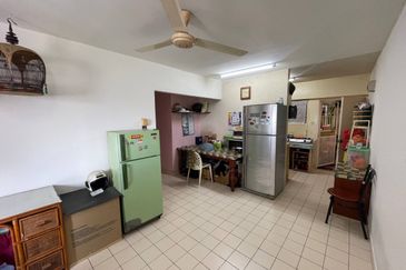 Rumah Pangsa Kayu Ara