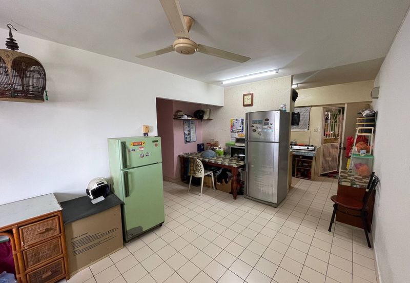 Rumah Pangsa Kayu Ara