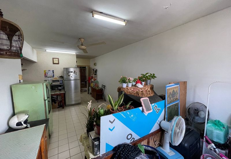 Rumah Pangsa Kayu Ara