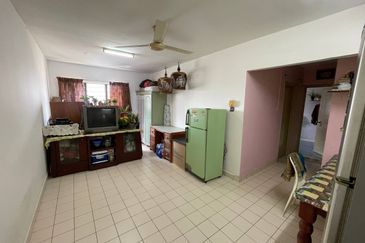 Rumah Pangsa Kayu Ara