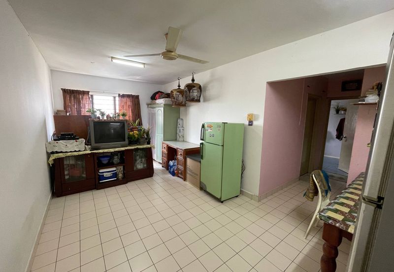 Rumah Pangsa Kayu Ara