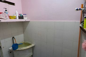 Rumah Pangsa Kayu Ara