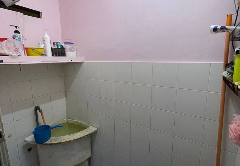 Rumah Pangsa Kayu Ara