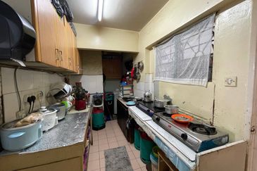 Rumah Pangsa Kayu Ara