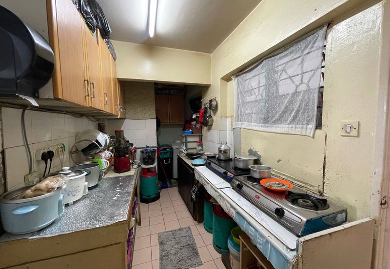 Rumah Pangsa Kayu Ara