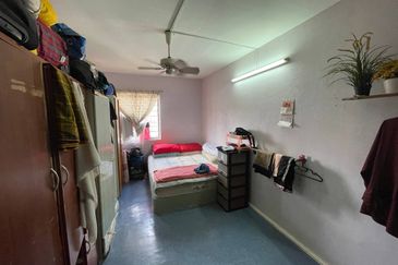 Rumah Pangsa Kayu Ara