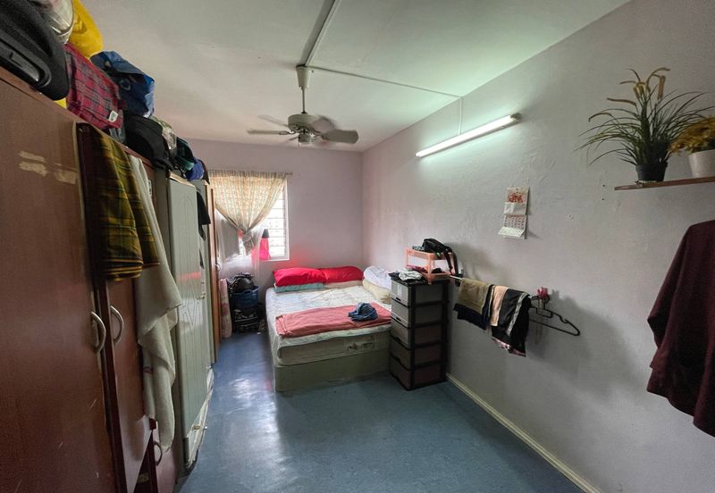 Rumah Pangsa Kayu Ara