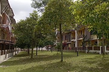 Avenue 2, Lake Valley