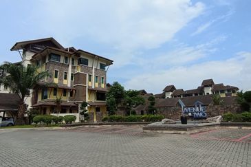 Avenue 2, Lake Valley