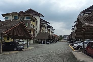 Avenue 2, Lake Valley