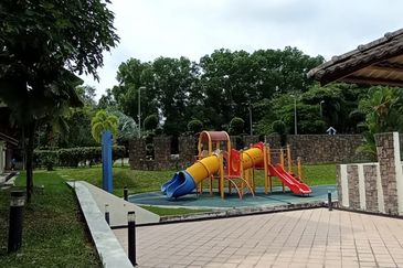 Avenue 2, Lake Valley