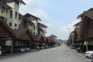 Avenue 2, Lake Valley