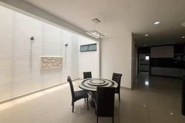 Maple Red, Adda Heights