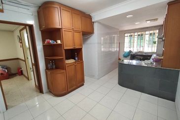 Double storey intermediate at Stapok Selatan Batu Kawa for sale