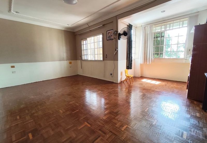 Double storey intermediate at Stapok Selatan Batu Kawa for sale