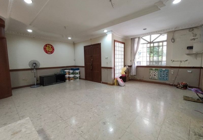 Double storey intermediate at Stapok Selatan Batu Kawa for sale