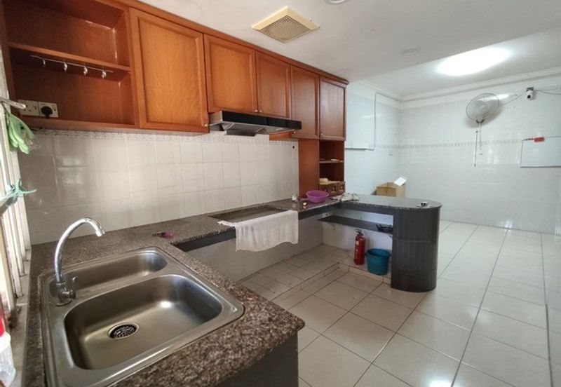 Double storey intermediate at Stapok Selatan Batu Kawa for sale