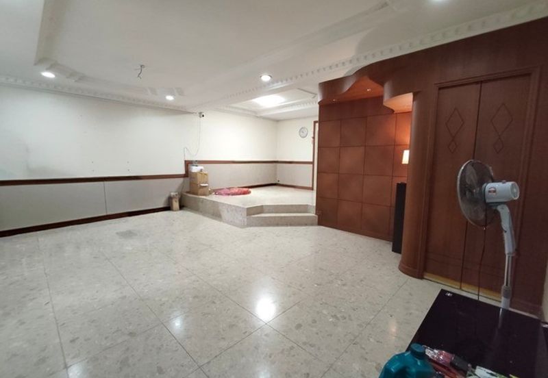 Double storey intermediate at Stapok Selatan Batu Kawa for sale