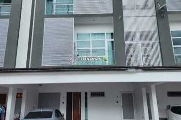 Upper unit of Lush Residence, Near BDC/ Galacity prime area for sale