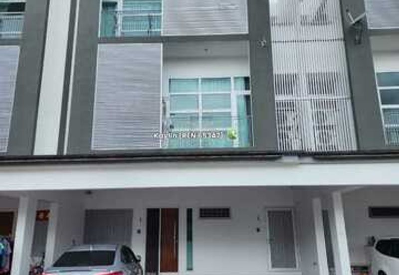 Upper unit of Lush Residence, Near BDC/ Galacity prime area for sale