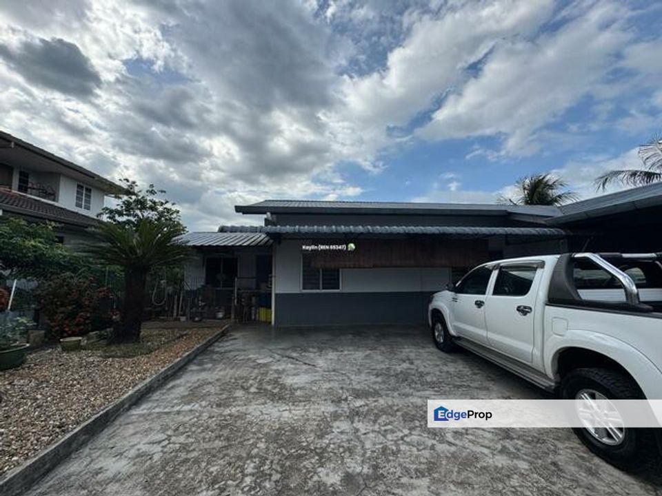 Single Storey Detached/ Bungalow at Batu Kawa for sale, , 