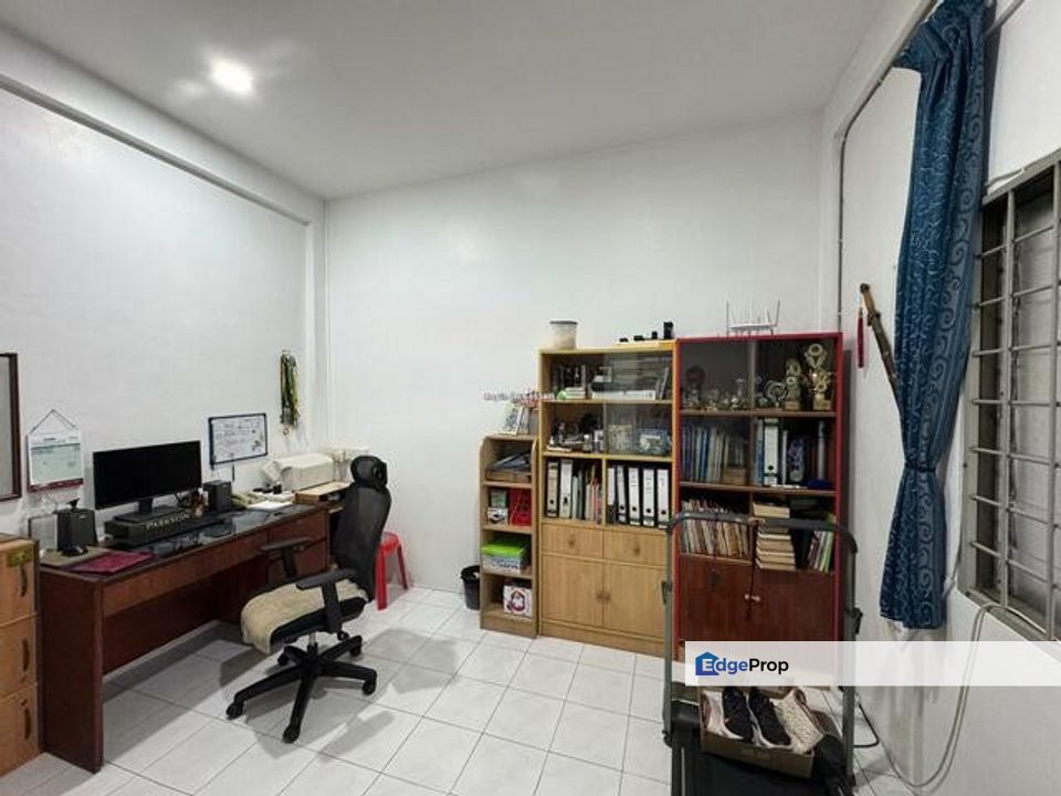 Single Storey Detached/ Bungalow at Batu Kawa for sale, , 