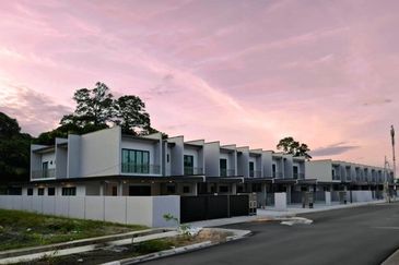 Jalan Sungai Maong Tengah