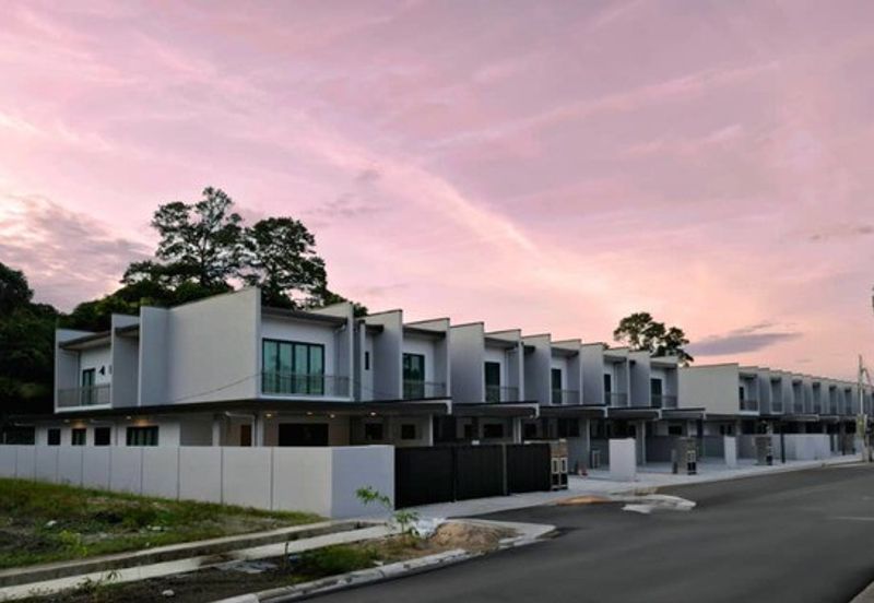 Jalan Sungai Maong Tengah