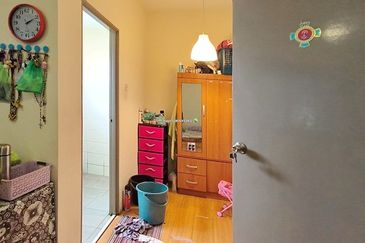 Wassion Avenue Upper Unit Townhouse For Sale