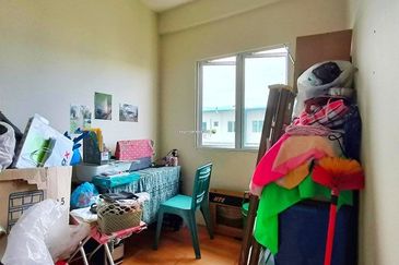 Wassion Avenue Upper Unit Townhouse For Sale