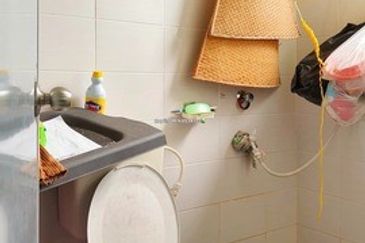 Wassion Avenue Upper Unit Townhouse For Sale