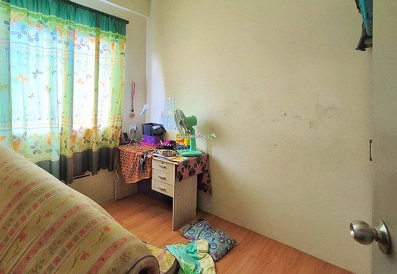 Wassion Avenue Upper Unit Townhouse For Sale