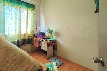 Wassion Avenue Upper Unit Townhouse For Sale