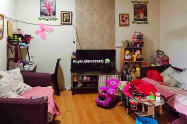 Wassion Avenue Upper Unit Townhouse For Sale