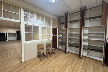 3-Storey Corner Shoplot for Sale @ Carpenter Street, Ewe Hai Street