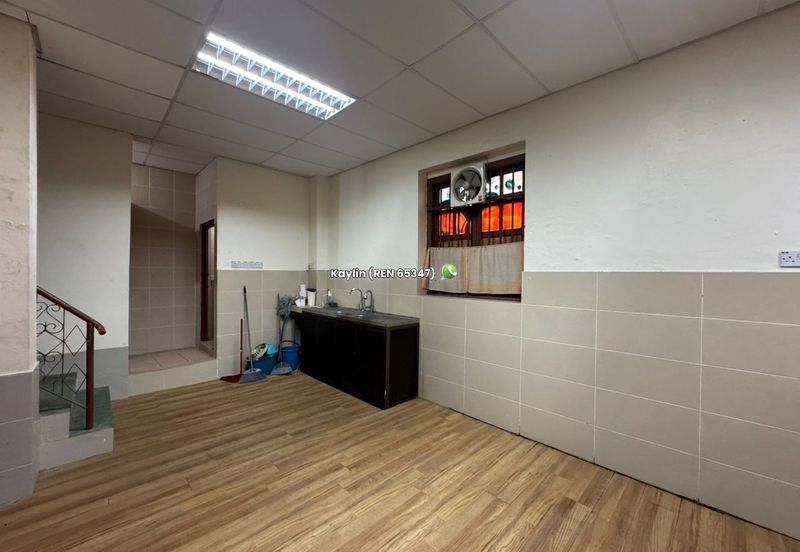 3-Storey Corner Shoplot for Sale @ Carpenter Street, Ewe Hai Street