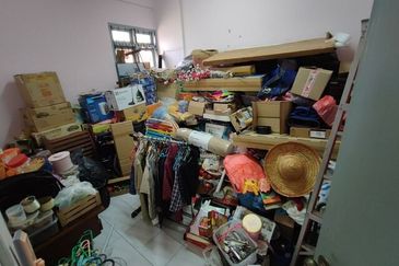 Double Storey Terrace Intermediate at Lorong Resak for sale