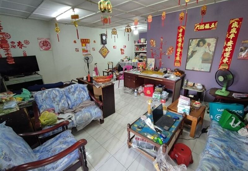 Double Storey Terrace Intermediate at Lorong Resak for sale