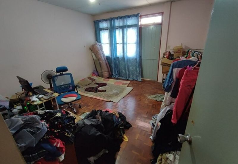 Double Storey Terrace Intermediate at Lorong Resak for sale