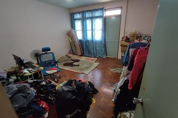 Double Storey Terrace Intermediate at Lorong Resak for sale