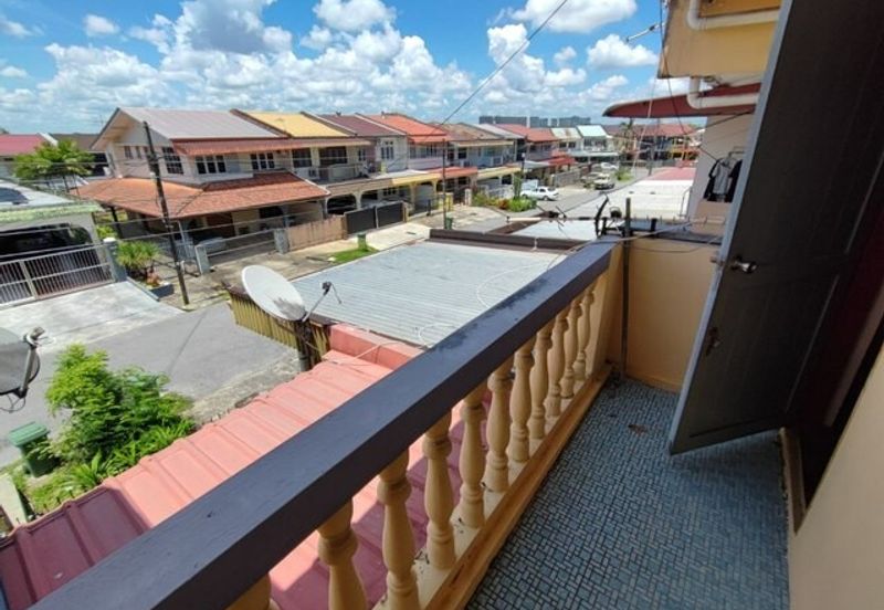 Double Storey Terrace Intermediate at Lorong Resak for sale