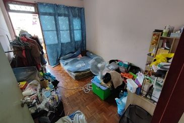 Double Storey Terrace Intermediate at Lorong Resak for sale