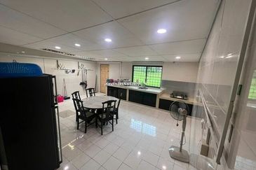 Single Storey Terrace Intermediate at Setia Raja Stutong for sale