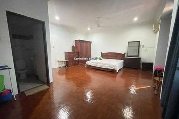 Beverly Garden, Siburan