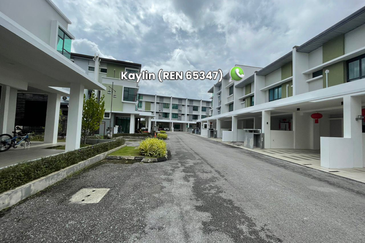 Brand New 3 Storey intermediate at Aurora Height Moyan for Sale