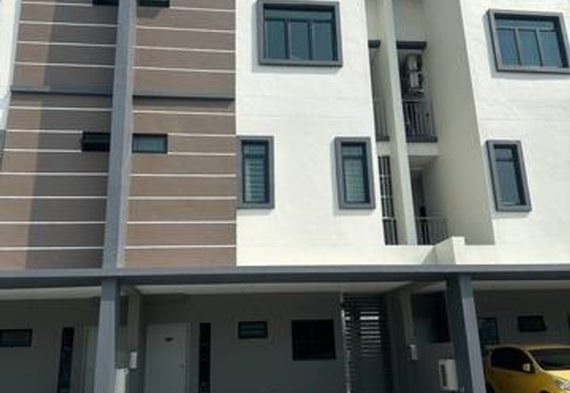 Kensho Upper Unit Townhouse at Batu kawah for Sale