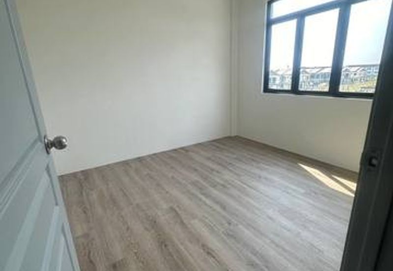 Kensho Upper Unit Townhouse at Batu kawah for Sale