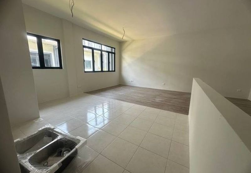 Kensho Upper Unit Townhouse at Batu kawah for Sale