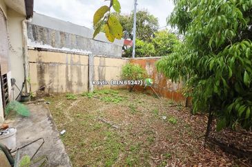 Single Storey Terrace Corner at Taman Harmoni, Muara Tuang for sale